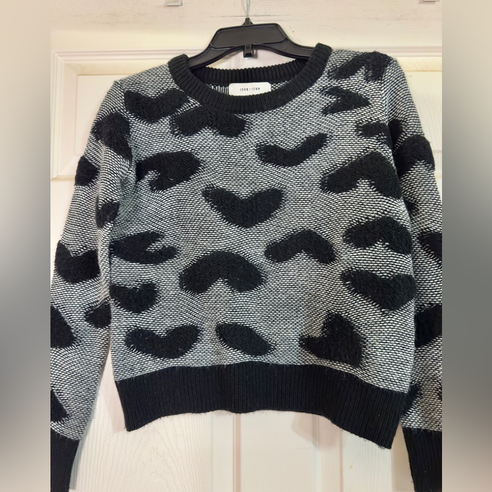 EUC John + Jenn Gray Black Finn Leopard Varsity Sweater Size Small